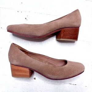 A Détacher Tan Eleanor Suede Pumps Wooden Heel Size 8 EUC